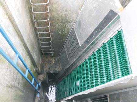 Fine bar-hook screen Fine bar-hook screen for mechanical treatment